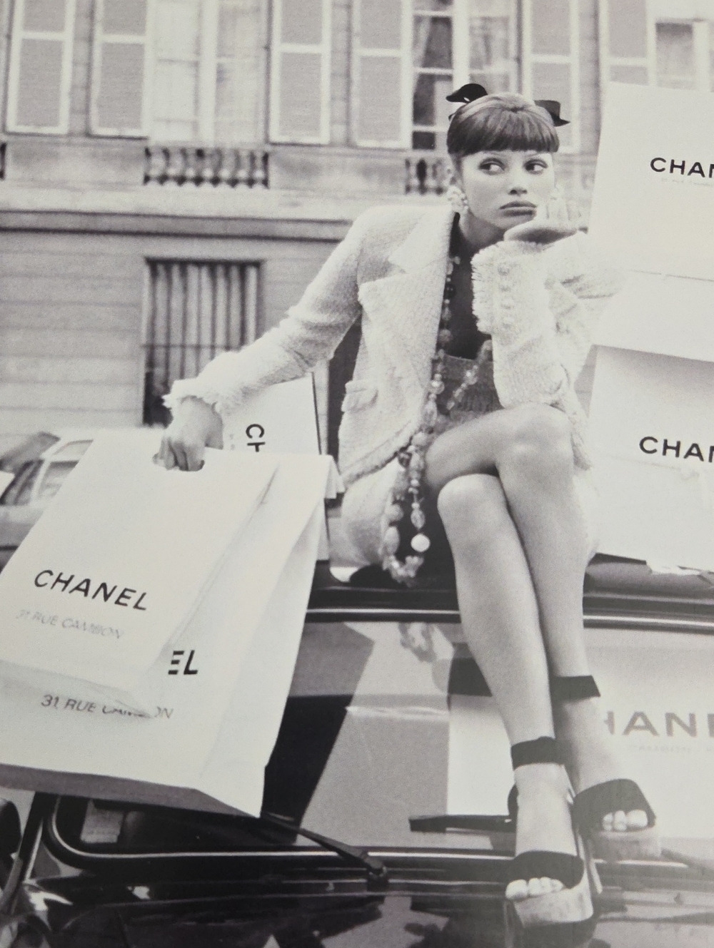 ✨ Iconic "Shopping in Paris" Chanel Wall Art Print ✨ - Picture 2 of 8